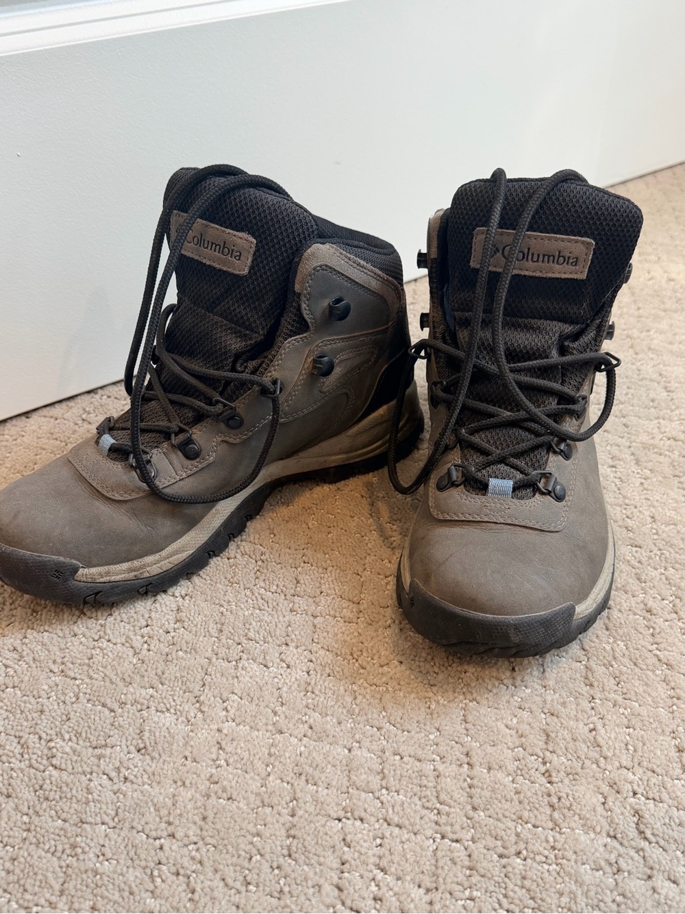 Women’s Columbia Gray and Black Waterproof Hiking Boots